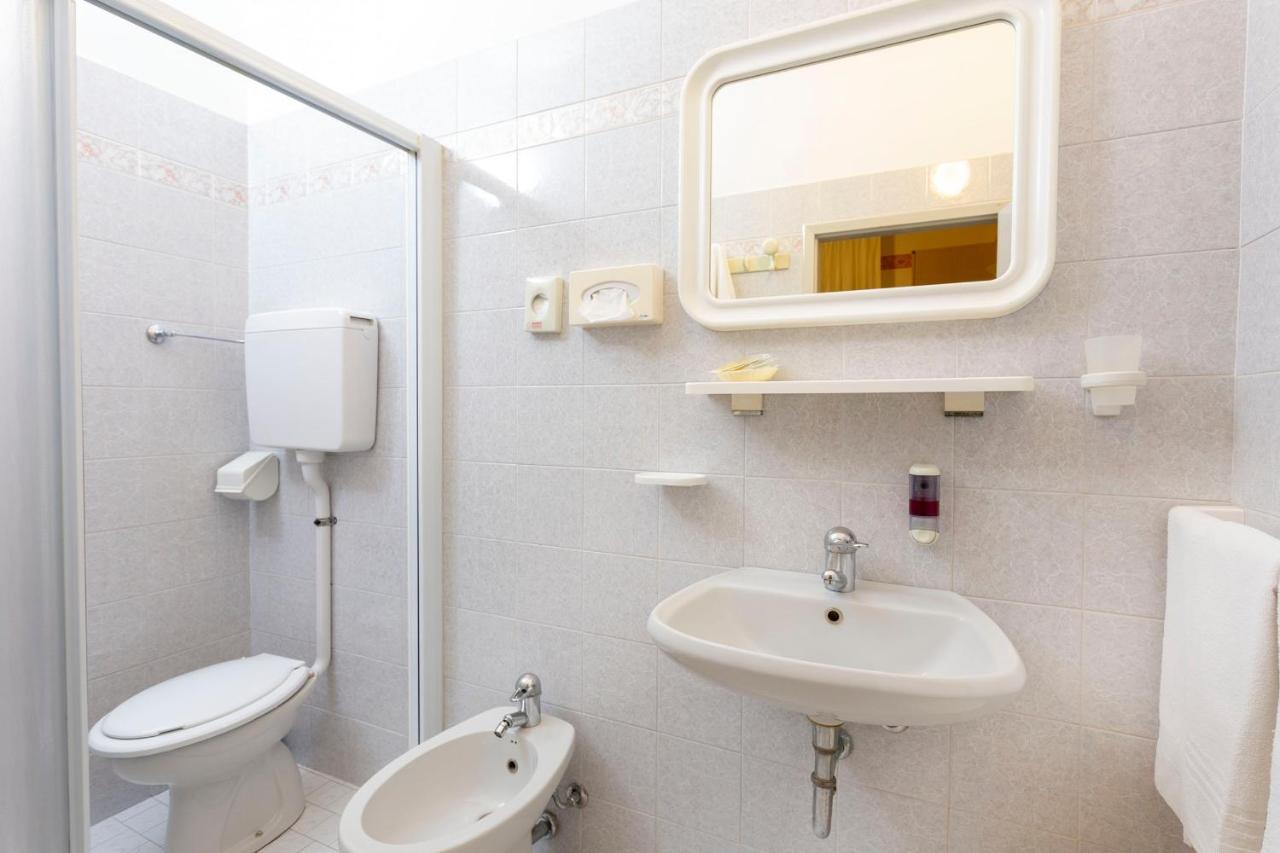 Hotel Franca Bellaria-Igea Marina Bagian luar foto