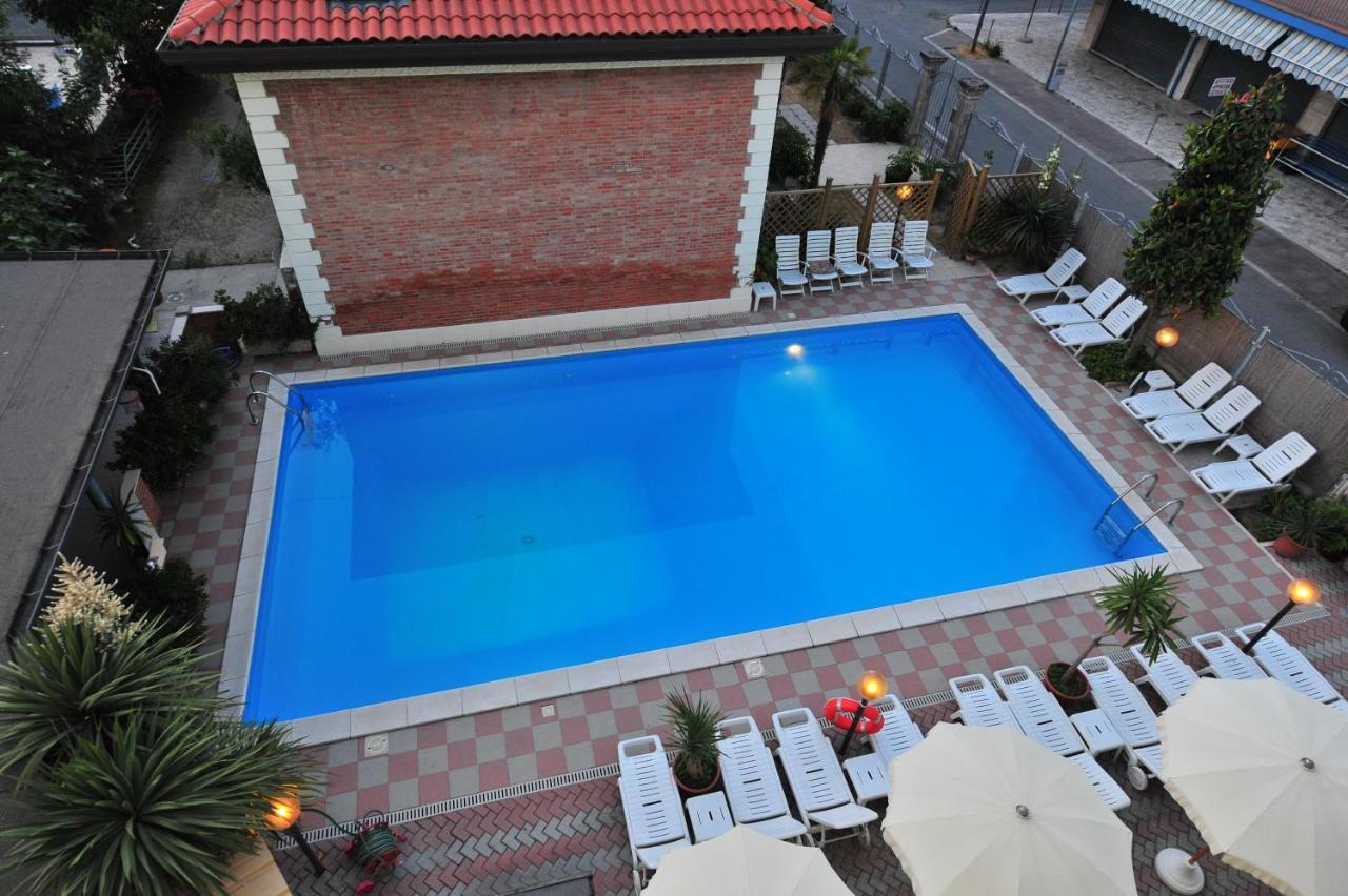 Hotel Franca Bellaria-Igea Marina Bagian luar foto