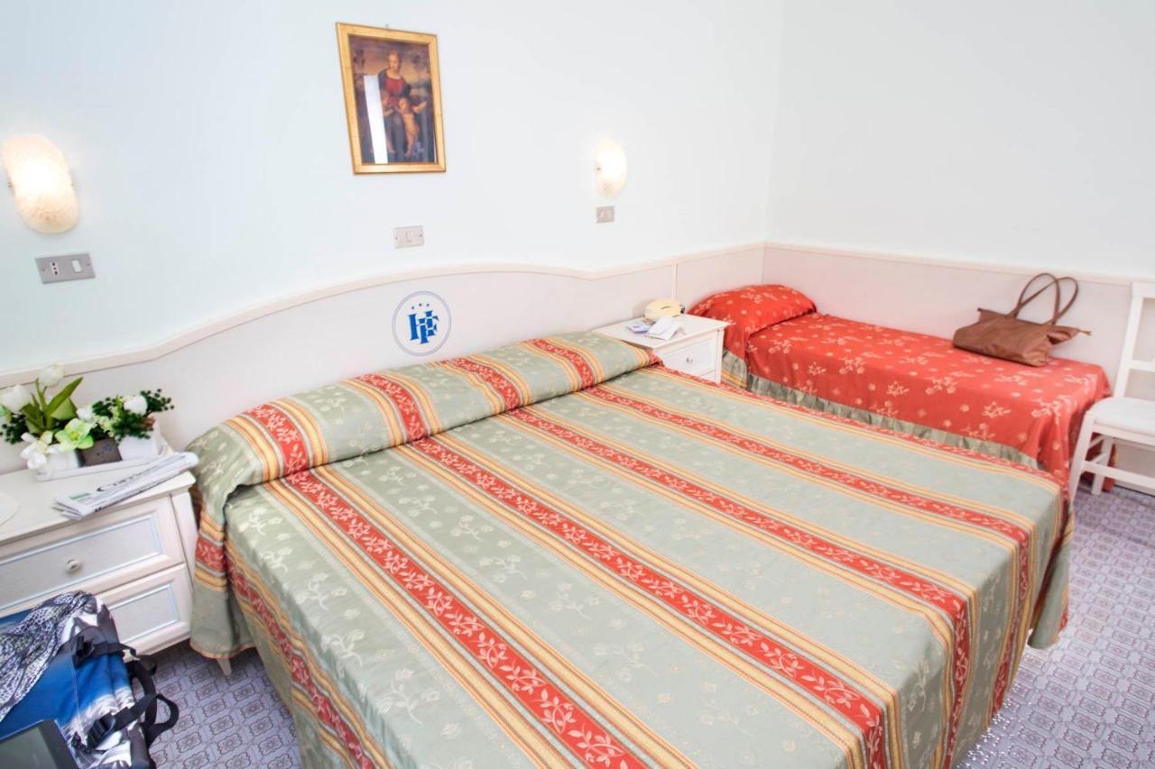 Hotel Franca Bellaria-Igea Marina Bagian luar foto